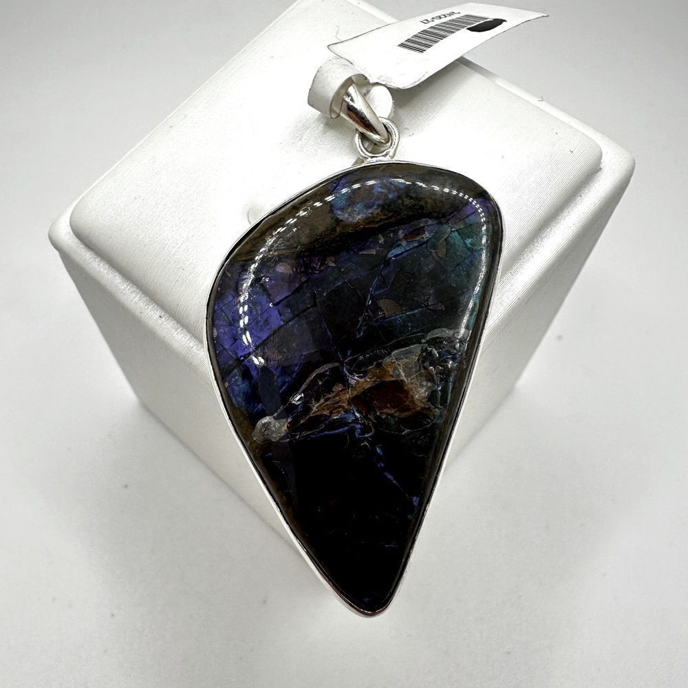 NWT 43x26mm genuine ammolite fossil pendant‎ in stamped sterling silver!